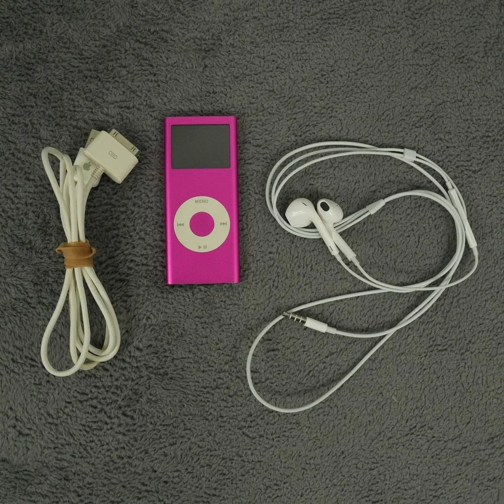 Apple iPod Nano 2nd Gen 4GB Pink A1199 MA489LL Digital Media Player Bundle